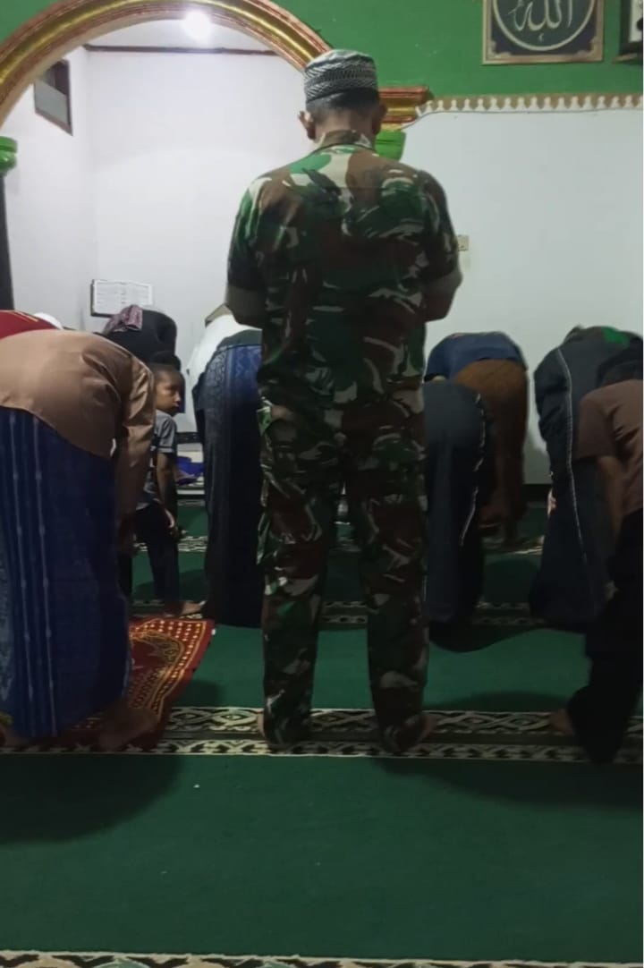 Pererat Silaturahmi Lewat Tarling, Sertu Deden K. Hadir di Tengah Jamaah Masjid Al-Qosasiah