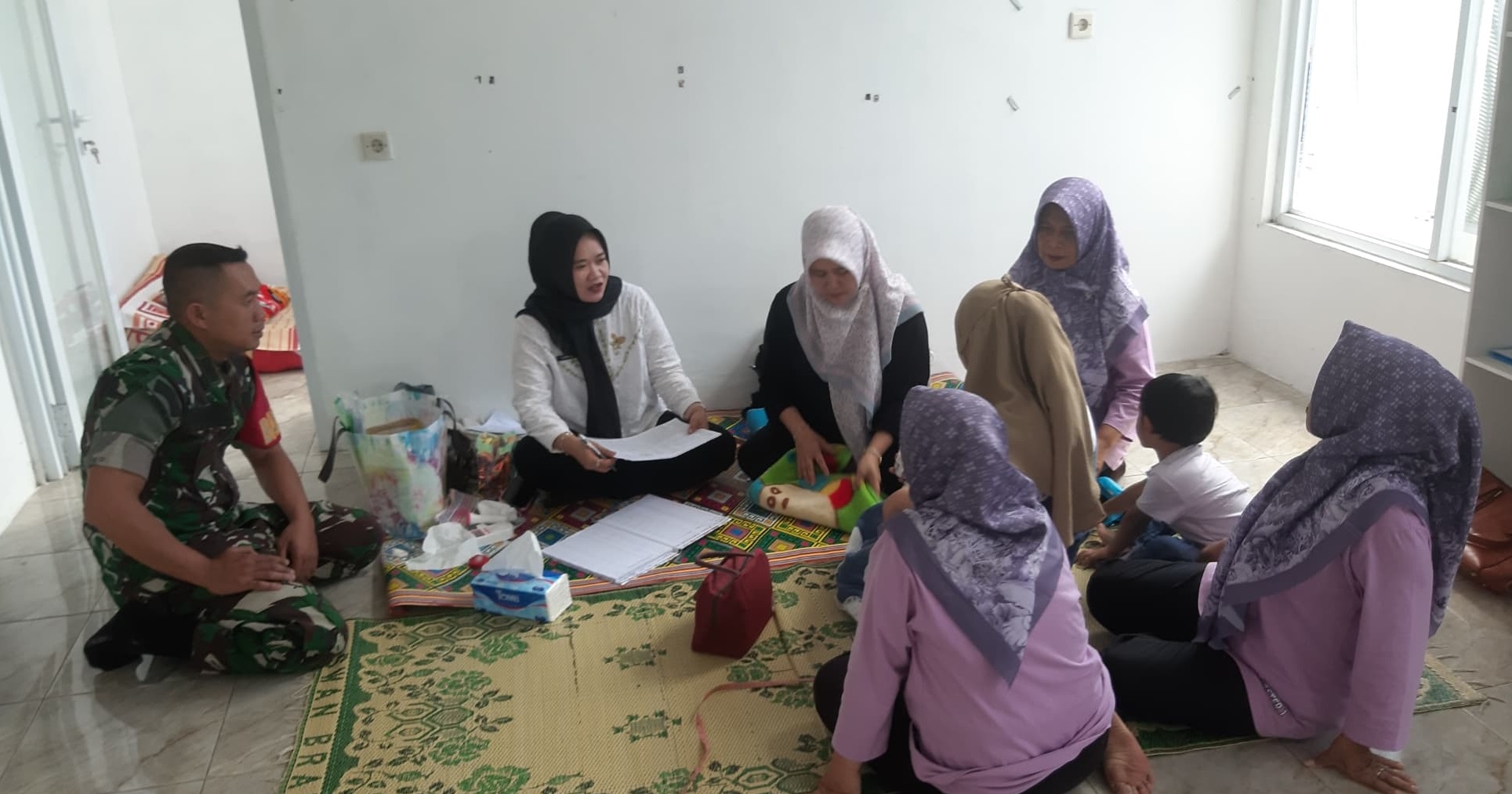 Dukung Kesehatan Masyarakat, Pelda Endang Diman Laksanakan Komsos Bersama Ibu-Ibu Posyandu di Mangunkerta