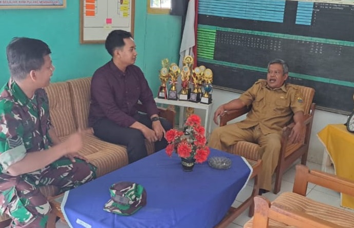 Tingkatkan Kualitas Pendidikan Melalui Sinergi, Serka Adri Suherman Laksanakan Komsos di SMPN 3 Tanggeung