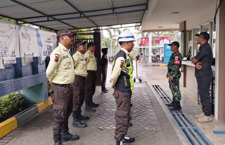 Tingkatkan Kedisiplinan Satpam, Serma Eros Rosmana Berikan Pembekalan Bintahwil di PT Mayora