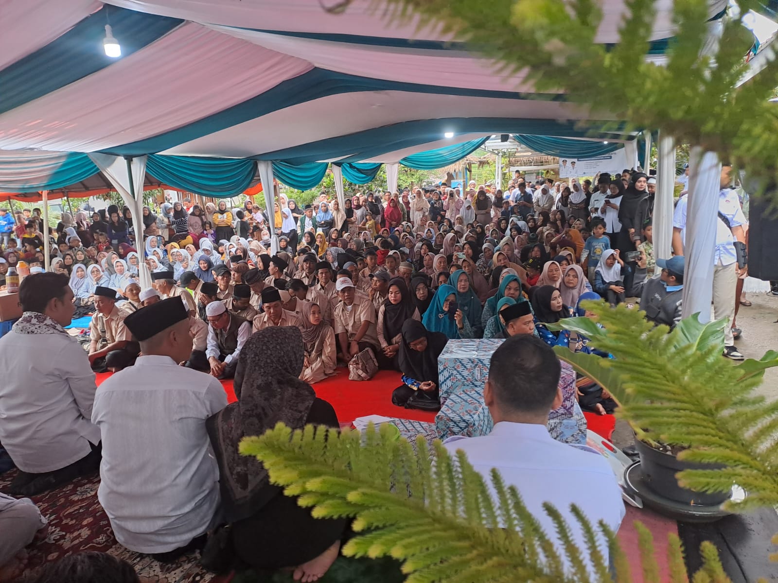Sinergi TNI dan Pemerintah Daerah, Danramil Cugenang Hadiri Rempug Warga dan Santunan Anak Yatim di Desa Benjot