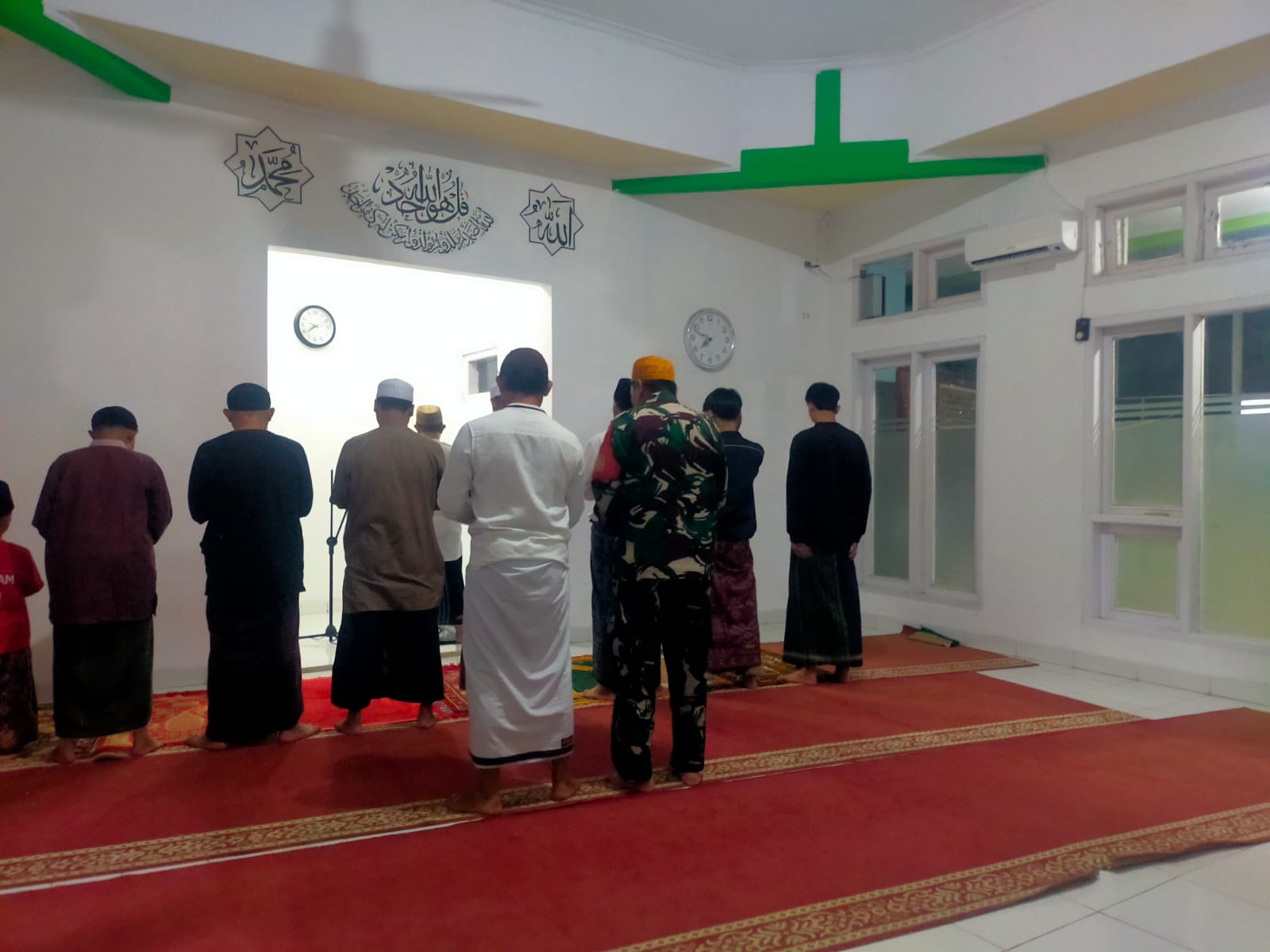 Pererat Tali Silaturahmi, Serka Dedi Rahmat Laksanakan Tarawih Keliling di Desa Ciranjang
