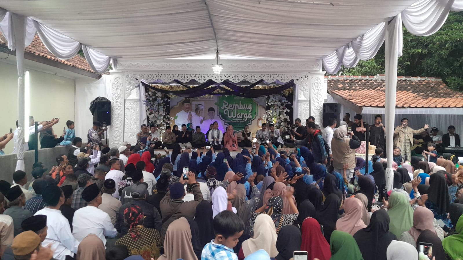 Pererat Kemanunggalan, Babinsa Desa Ciherang Dampingi Bupati Cianjur dalam Kegiatan Rembug Warga