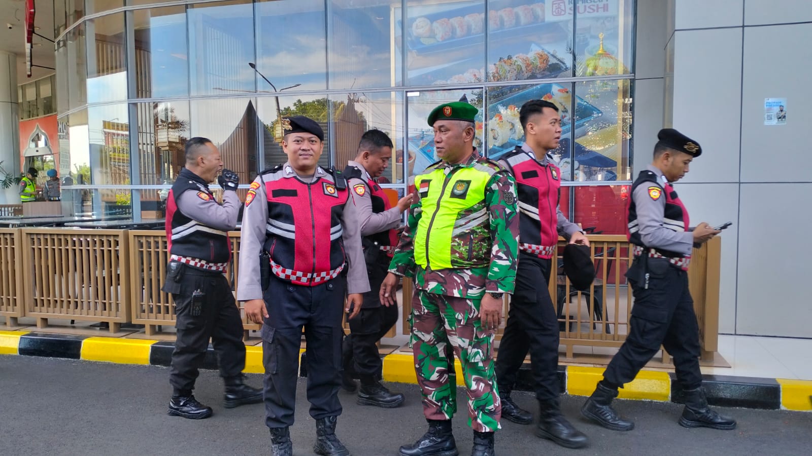 Pelayanan Prima di Jantung Kota, Pelda Panca Kawal Ketat Pos PAM 8 Lampu Gentur