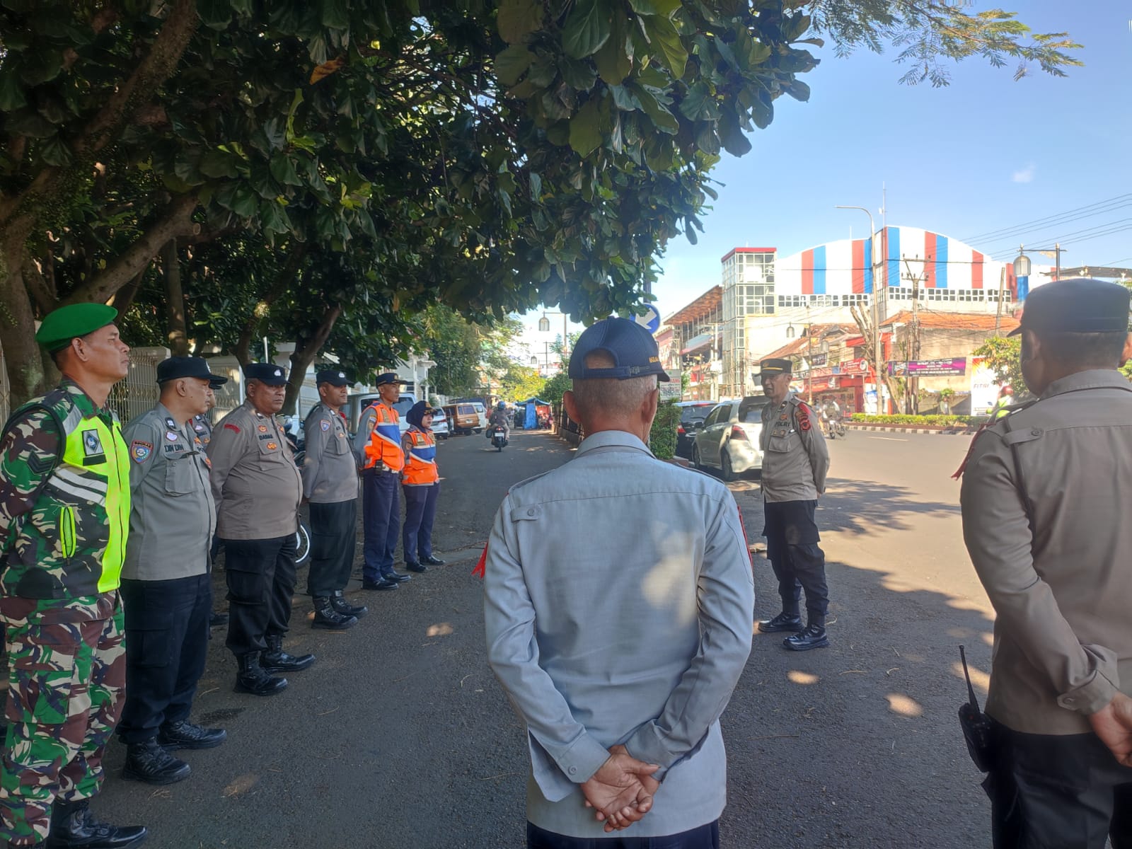Sinergi Operasi Ketupat: Serka Yusuf Anggota Koramil 0608-01/Kota Siaga di Pos PAM Cepu 9