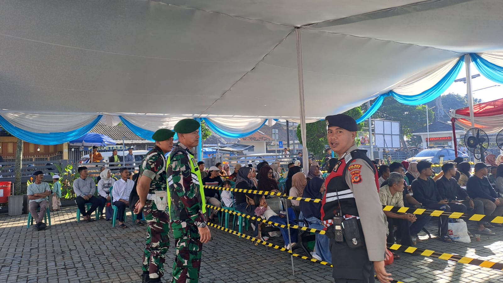 Menjaga Silaturahmi di Balik Jeruji: Serka Sulaeman Kawal Keamanan Kunjungan Idul Fitri di Lapas Cianjur