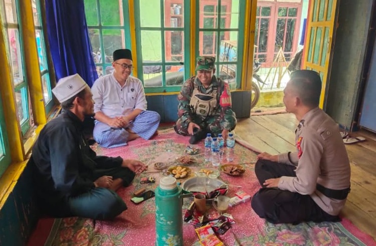 Pererat Silaturahmi Pasca-Lebaran: Serma Yusep Saepuloh Laksanakan Komsos di Kampung Cimanggu
