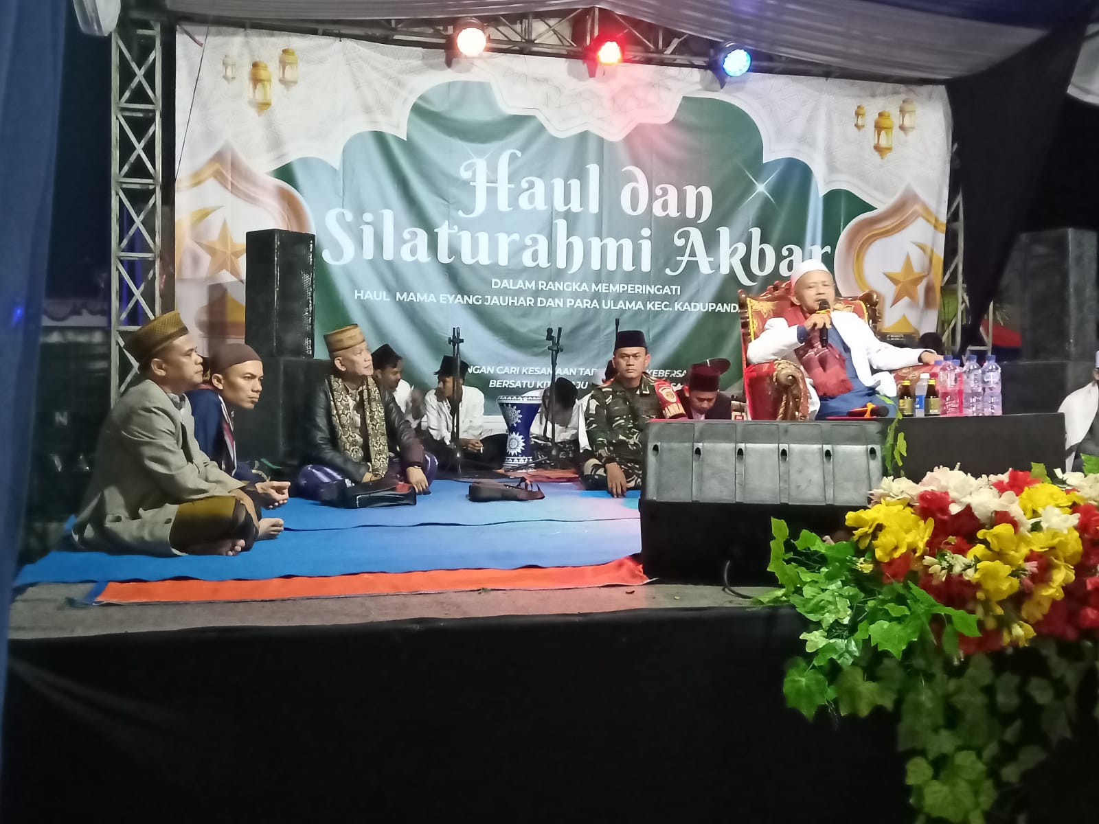 Sinergi TNI-Polri Jaga Kekhidmatan Tabligh Akbar Haul Mama Djohar di Alun-Alun Kadupandak