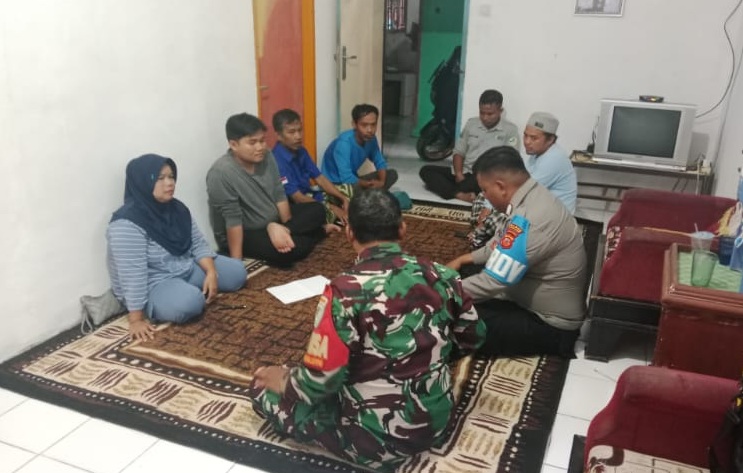Perkuat Sinergitas Tiga Pilar, Serda Budi Waluyo Laksanakan Komsos Kamtibmas di Kampung Bengko