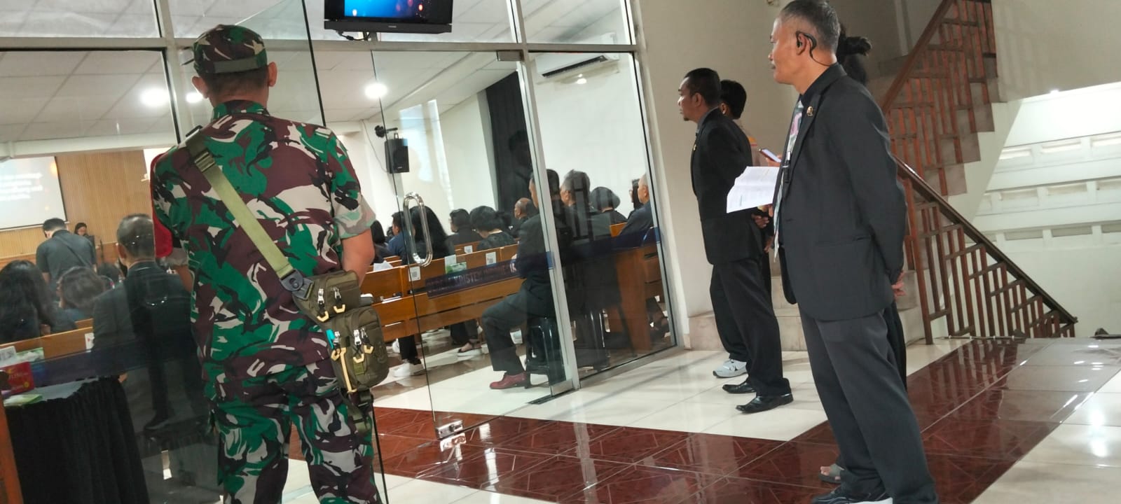 Jamin Kekhusyukan Ibadah, Serka Jajang Erwing Kawal Jumat Agung di GKI Cianjur