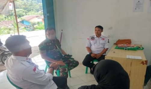 Pererat Sinergi Kewilayahan, Pelda Cep Mustawan Laksanakan Komsos Bersama Perangkat Desa Sukamekar
