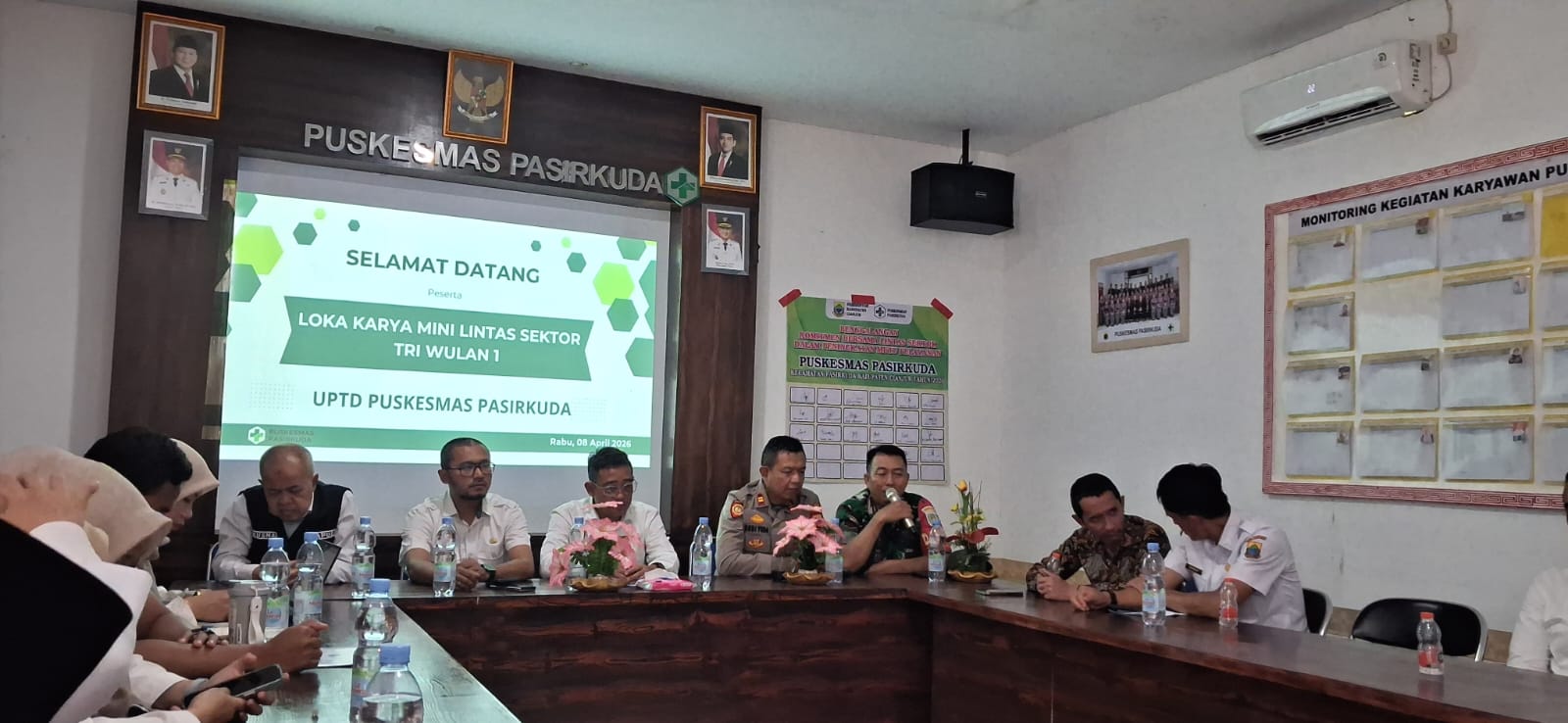 Sinergi Bidang Kesehatan, Serda Asep Juhara Kawal Lokakarya Mini Triwulan di Puskesmas Pasirkuda