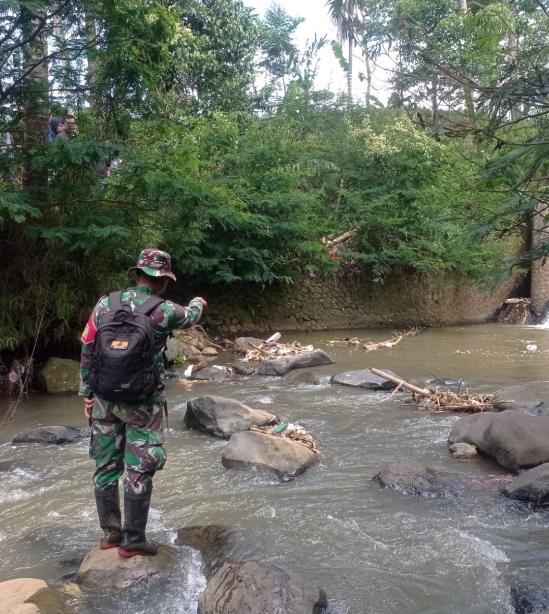 Aksi Cepat Koptu Yayat Evakuasi Penemuan Mayat di Sungai Cibeleng Desa Songgom