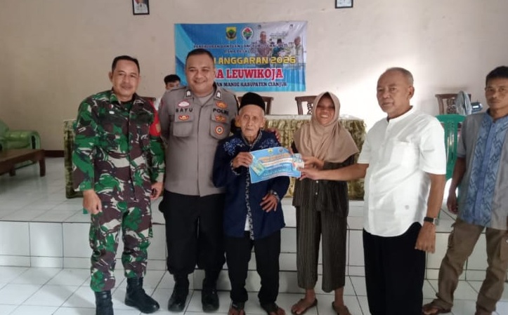 Babinsa Leuwi Koja Serka Rohmadi Kawal Penyaluran BLT Dana Desa Tahun 2026