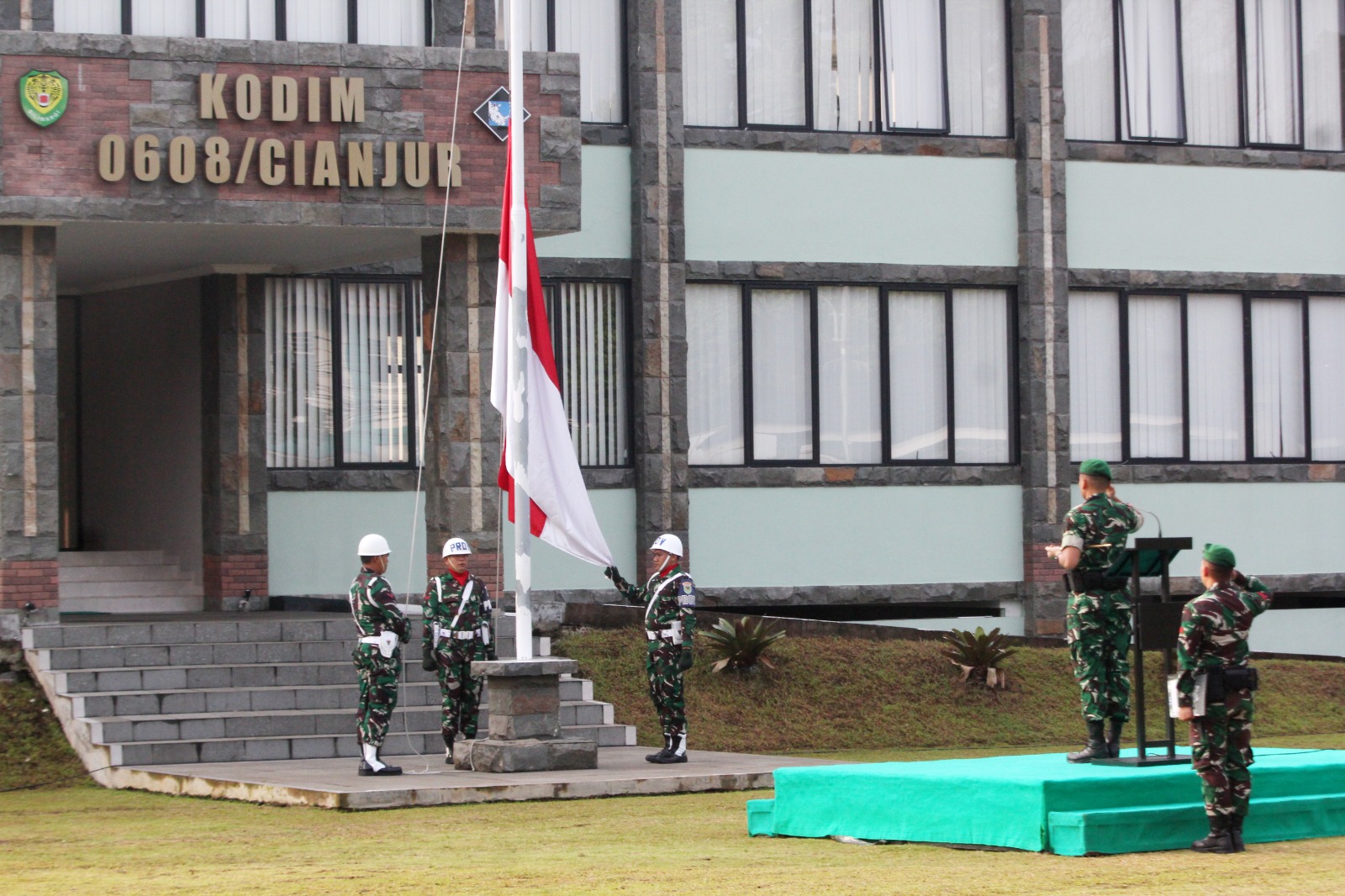 Upacara Bendera 20 April: Anggota Kodim 0608/Cianjur Perkuat Komitmen Loyalitas dan Kewaspadaan Strategis
