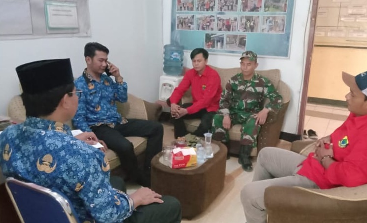 Pererat Sinergitas di Wilayah, Babinsa Desa Caringin Laksanakan Komsos Bersama Pemdes Cijati