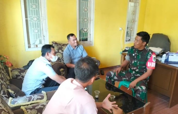 Pererat Silaturahmi, Babinsa Desa Bunisari Gelar Komsos Bersama Warga Pasir Randu