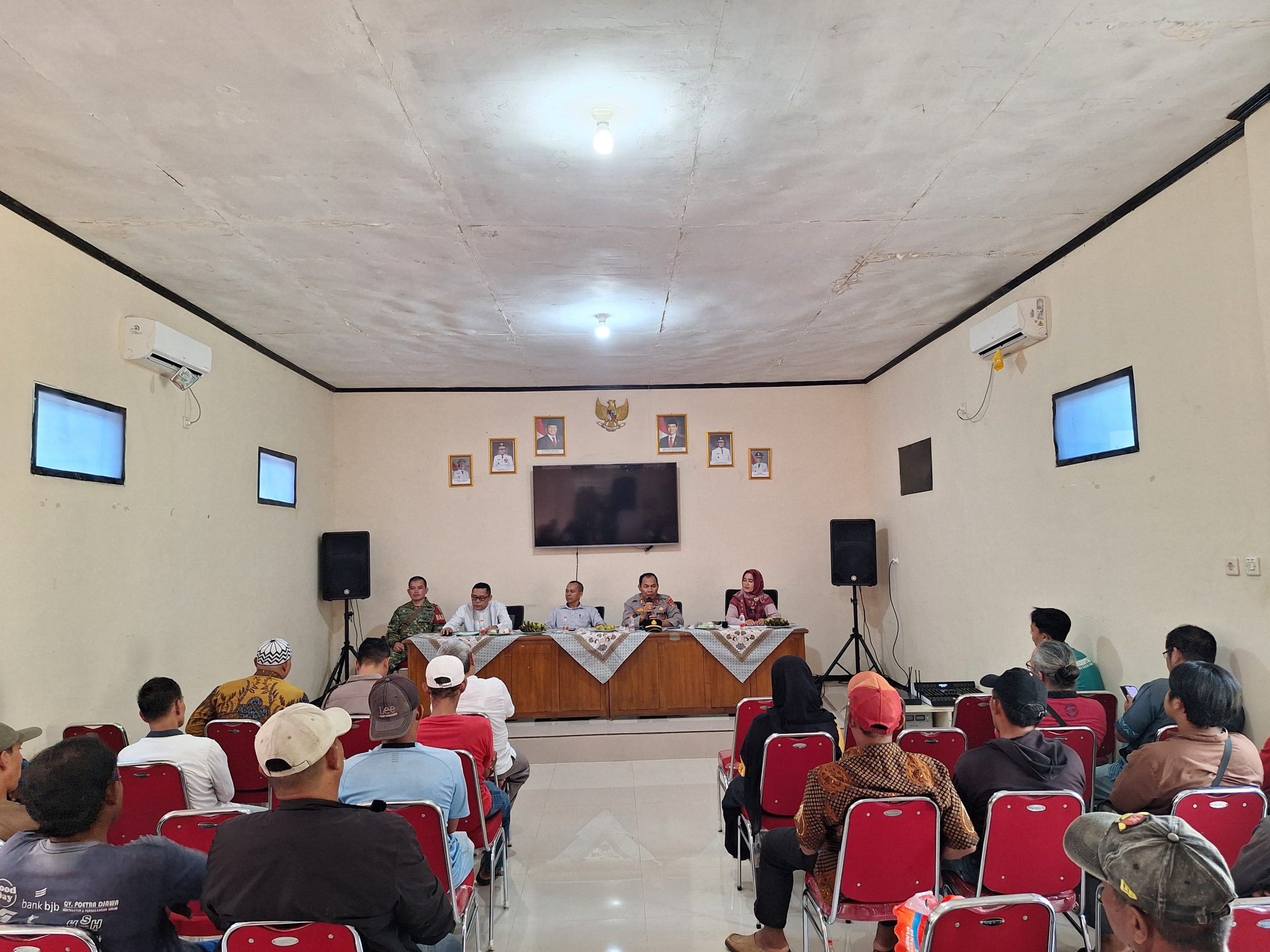 Dukung Transparansi dan Kondusifitas Wilayah, Babinsa Serka Dasep Kawal Audiensi Forum Bobojong Bersatu