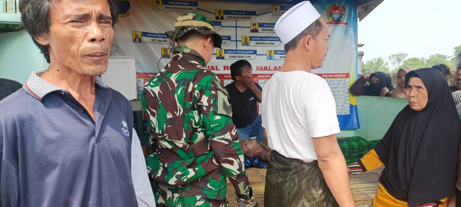 Babinsa Desa Bobojong Evakuasi Korban Tenggelam di Kolam Ikan Mande